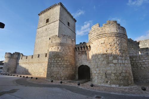 Imagen frontal del Castillo de Portillo.