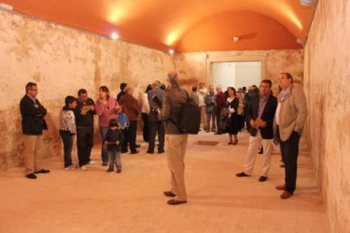 Visita a los aljibes. Hoy están abiertos al público y, en ocasiones, explica su compleja construcción el propio alcalde, Pedro Alonso.