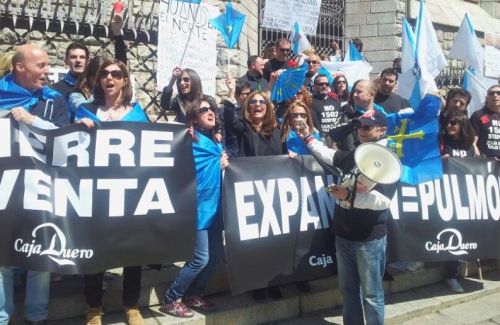 Protesta contra Caja España-Duero ante el ruin y permanente fraude de la entidad (hoy Banco Ceiss)