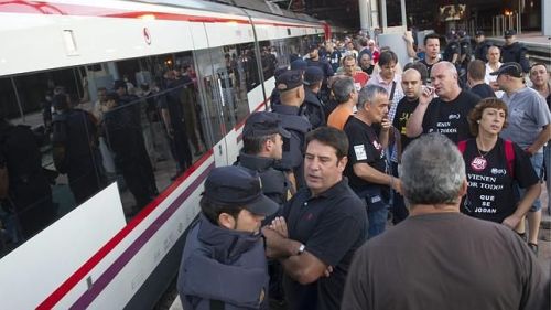 Huelga de trenes en plena operación salida, fruto d ela irresponsablidad sindical