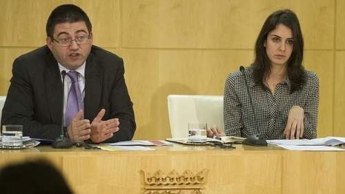 Carlos Sánchez, concejal de Hacienda de Madrid, y la concejala 'asaltacapillas', Rita Maestre.