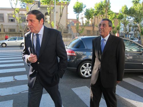 Saez Aguado, todavía consejero de Sanidad, acompañado por el ínclito Bienvenido Mena Merchán, delegado territorial de la Junta en Salamanca.
